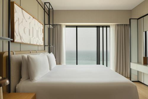 Breaking Waves Suite with Terrace