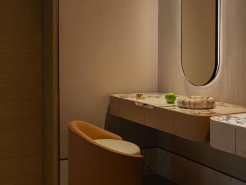 Waking Eclipse One-Bedroom Suite with Sea View