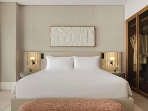 Waking Eclipse One-Bedroom Suite with Sea View