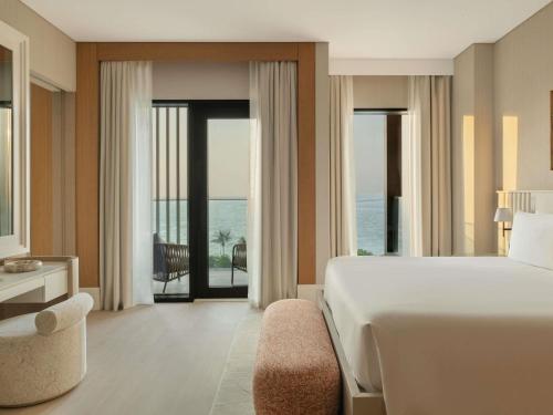 Waking Eclipse One-Bedroom Suite with Sea View