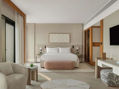 Waking Eclipse One-Bedroom Suite with Sea View