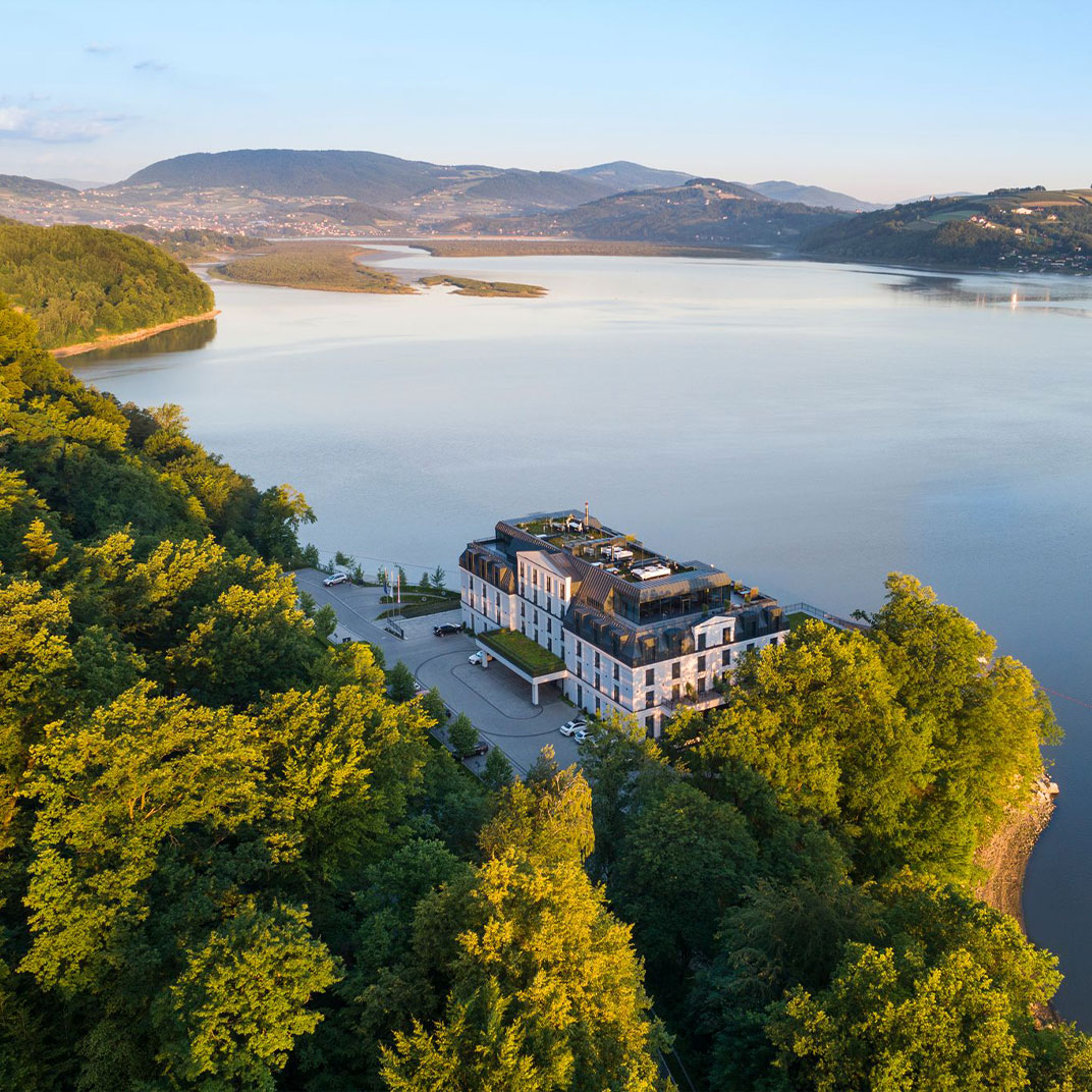 Heron Live Hotel
