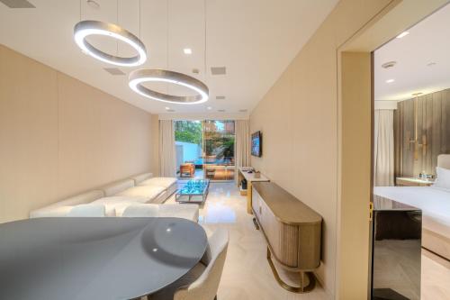 1 Bedroom Townhouse with Pool