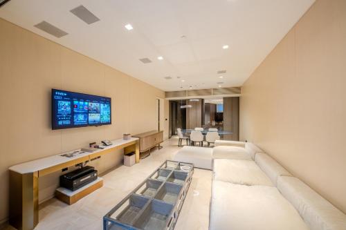 1 Bedroom Townhouse with Pool