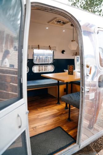 Francis Airstream 