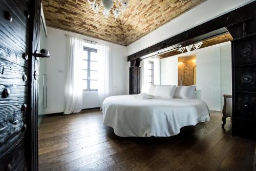 Suite with Sea View - Main Building 