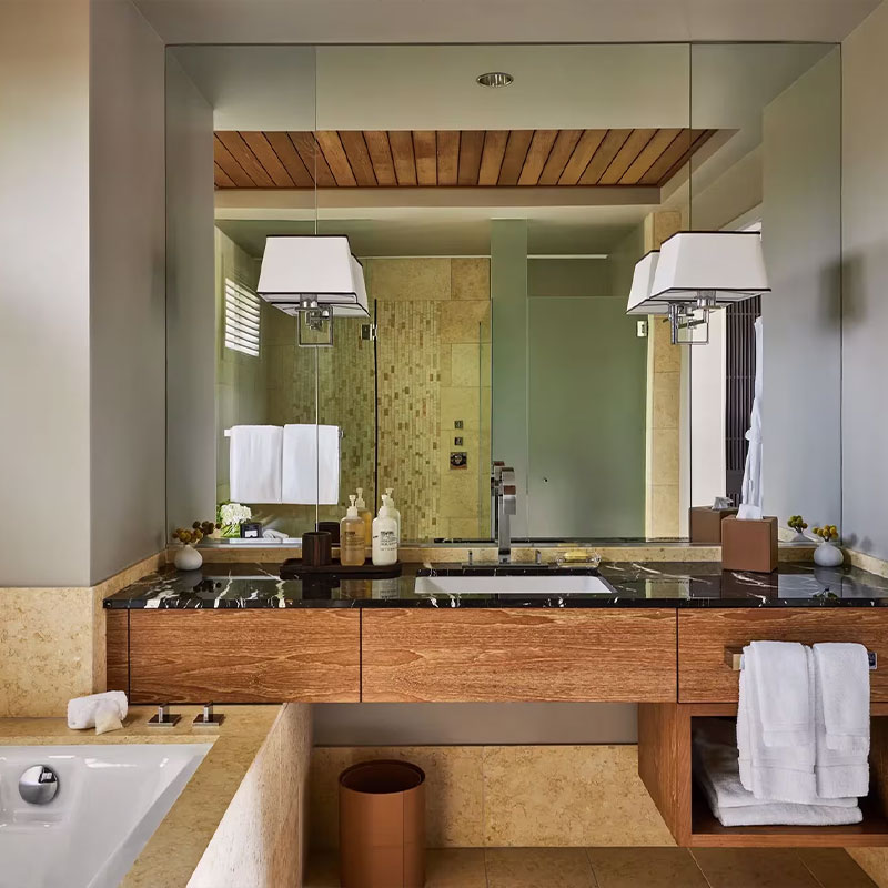 Mobility Accessible Deluxe King, ADA Tub