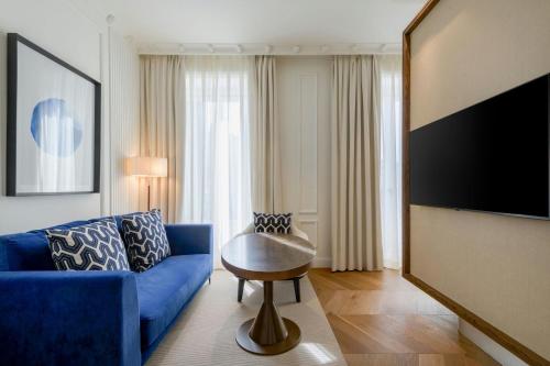 Junior King Suite with City View