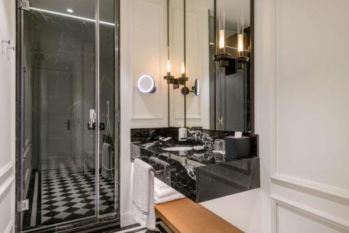 Junior King Suite with City View