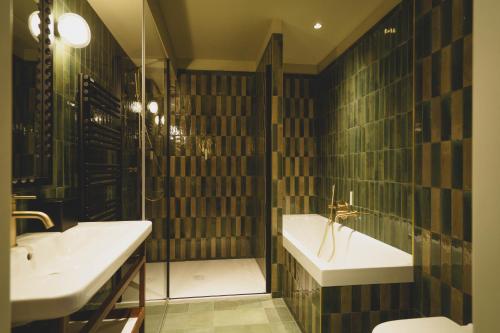 Standard Double Room Bath and Shower