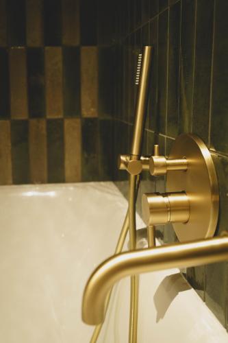 Standard Double Room Bath and Shower