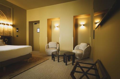 Deluxe Room with Bath and Shower
