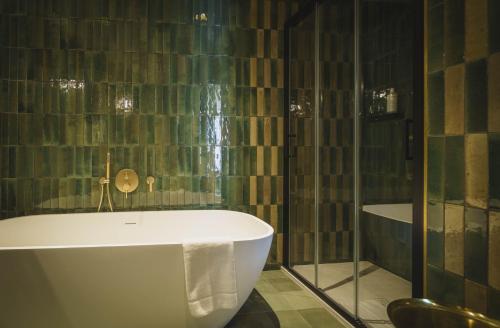 Junior Suite Shower and Bath