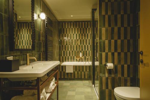 Junior Suite Shower Bath and Terrace
