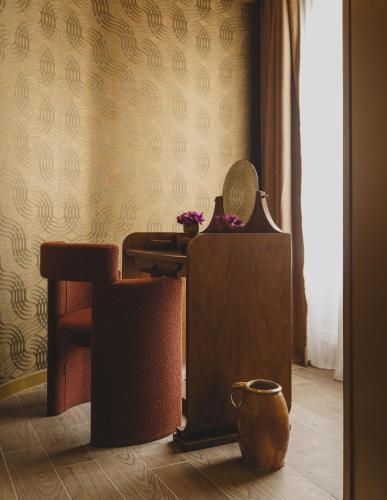 Original Suite Shower Bath and Terrace