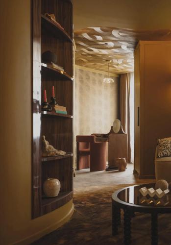 Original Suite Shower Bath and Terrace