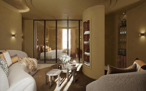 Original Suite Shower Bath and Terrace