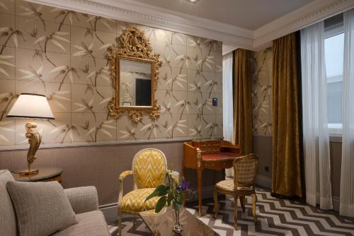 Deluxe Family Room