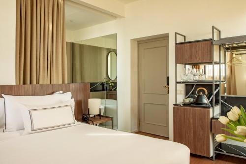 The Artist Junior Suite with Terrace and Urban Views