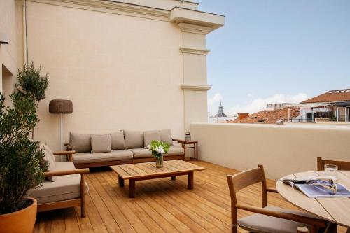 The Artist Junior Suite with Terrace and Urban Views