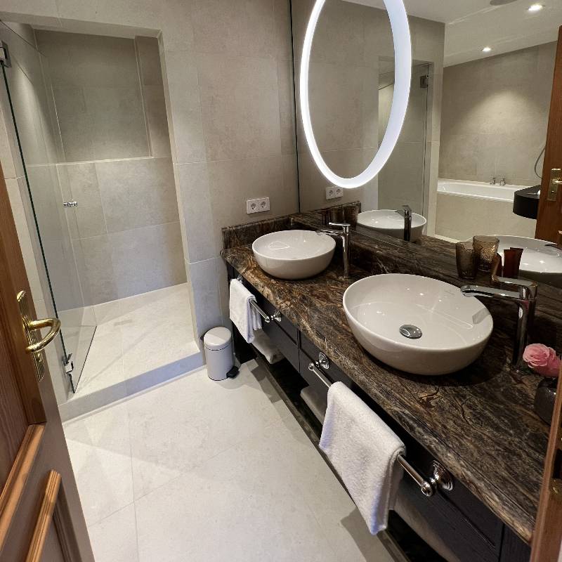 Wedding Tower Suite