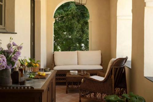 Terrasse du Cloitre King Suite with Balcony