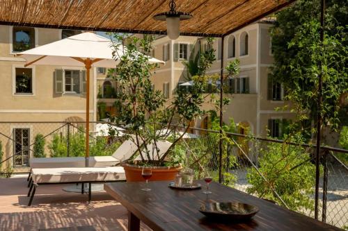 Terrasse du Cloitre King Suite with Balcony