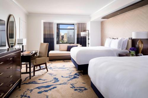 Club Level Queen Room with Two Queen Beds - High Floor