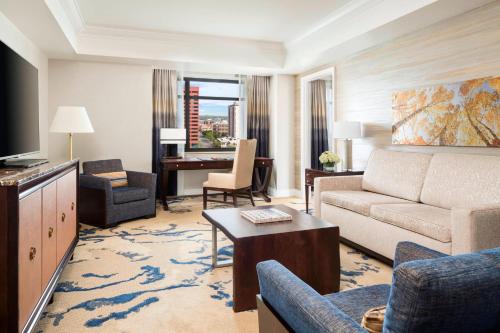 One-Bedroom Executive King Suite - Club Level