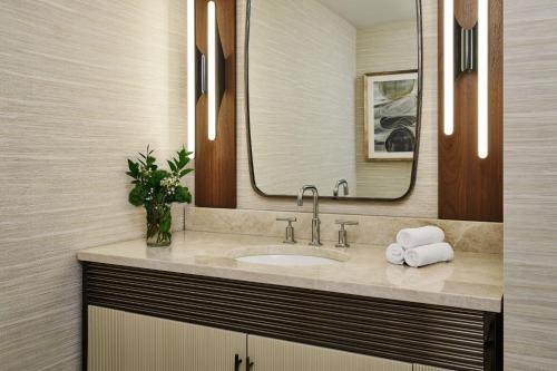 The Ritz-Carlton Suite - One-Bedroom King Suite - High Floor