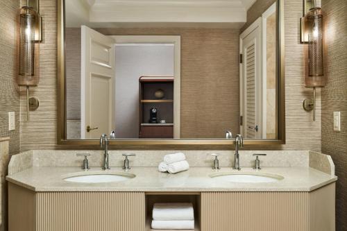 Deluxe King Room - Hearing Accessible 