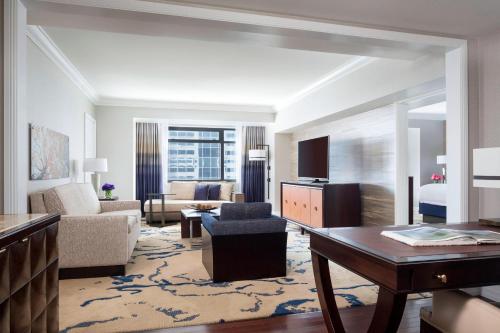 Two-Bedroom Suite - Club Lounge Access/High Floor