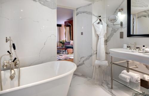Suite with City View