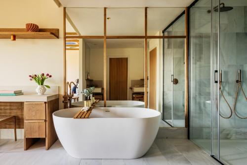 Ultimate ME+ Panoramic Suite