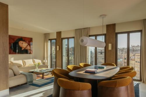Ultimate ME+ Panoramic Suite