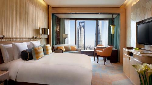 Bund View Suite and Same Floor Two Family Rooms