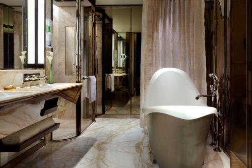 Bund View Suite and Same Floor Two Family Rooms