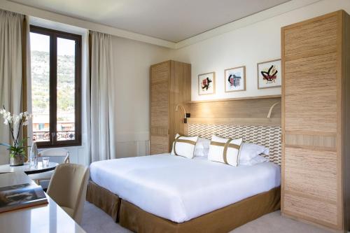 King Room with Mountain View