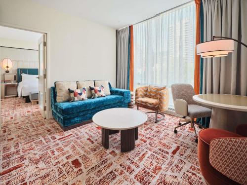 1-Bdrm Golden Mile King Ste Mt Royal Vw