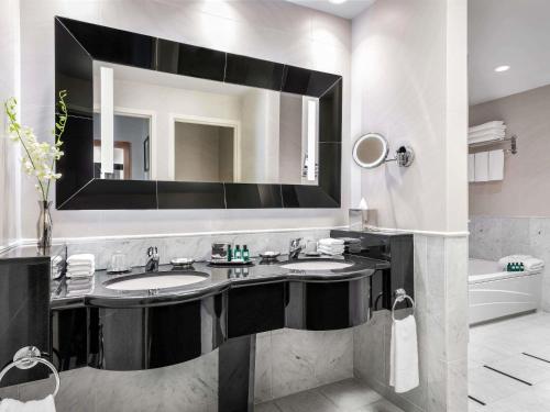 1-Bdrm Golden Mile King Ste Mt Royal Vw