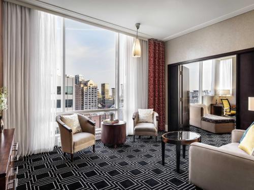 One-Bedroom Prestige Corner King Suite