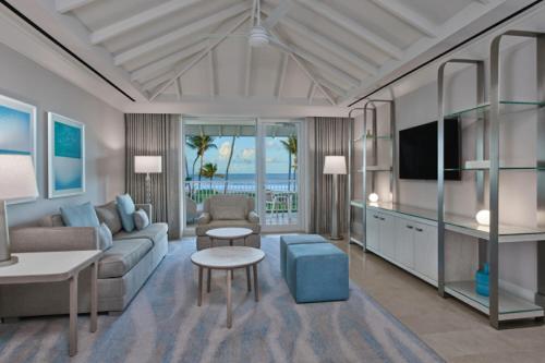 Oceanfront One Bedroom Suite with Balcony