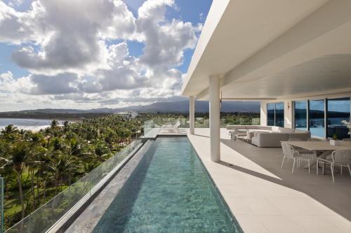 Four Bedroom Oceanfront Infinity Pool Residence