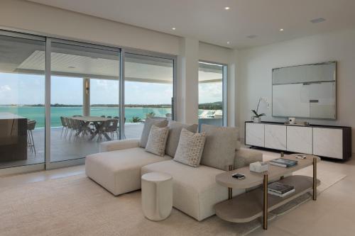 Four Bedroom Oceanfront Infinity Pool Residence