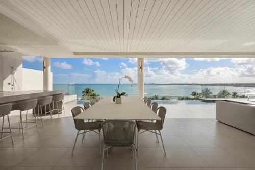 Four Bedroom Oceanfront Infinity Pool Residence