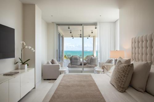 Four Bedroom Oceanfront Infinity Pool Residence