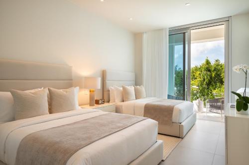 Three Bedroom Oceanfront Residence with Pool