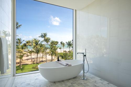 Three Bedroom Oceanfront Residence with Pool