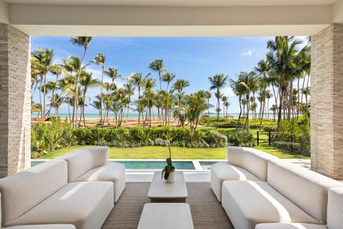 Three Bedroom Oceanfront Residence with Pool
