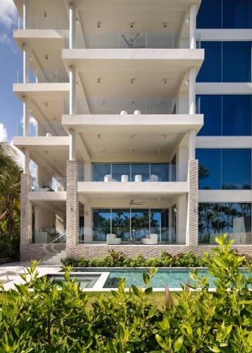 Three Bedroom Oceanfront Residence with Pool